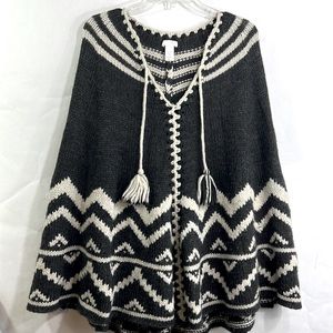 J. Jill Wool Gray & White Fair Isle Poncho / Cape
NWOT beautiful Poncho!